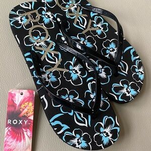 ROXY floral flip flops 💙